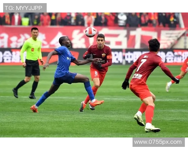 申花与华夏幸福激战正酣刘越展现卓越球技引发球迷热议