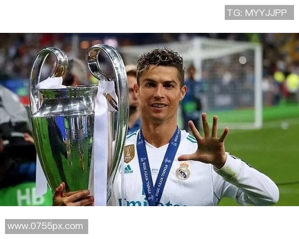 球迷疯狂行为引热议:冲进场内抢C罗球衣成欧冠奇观 球迷疯狂行为引热议:冲进场内抢C罗球衣成欧冠奇观