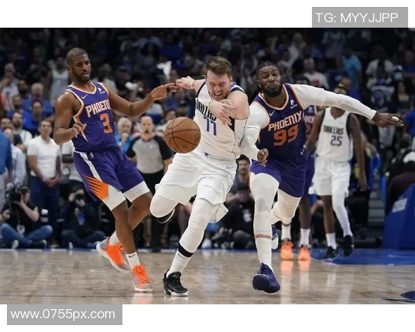 达拉斯独行侠与太阳队激战正酣谁将赢得这场精彩对决 达拉斯独行侠与太阳队激战正酣谁将赢得这场精彩对决